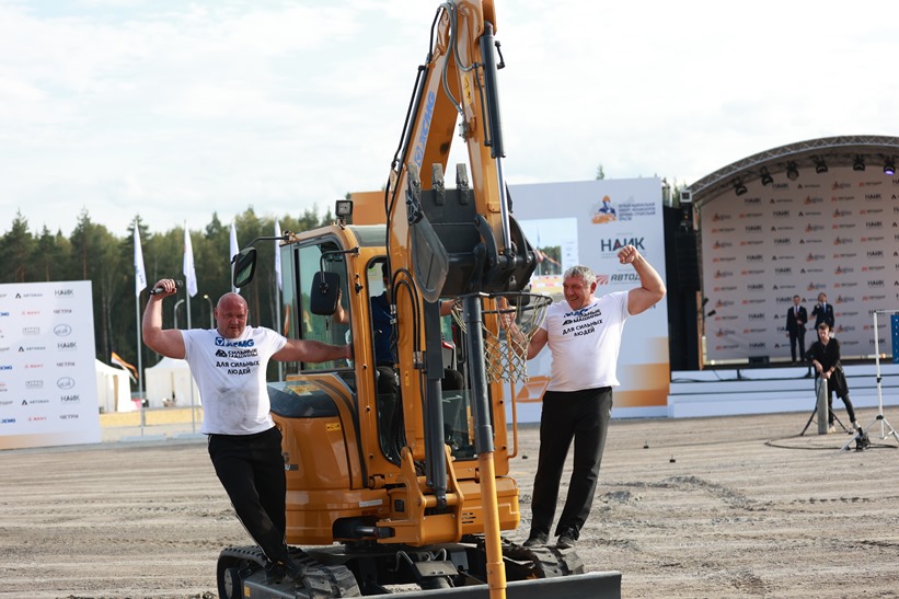 Первый национальный конкурс механизаторов дорожно-строительной техники - официальное фото XCMG Россия