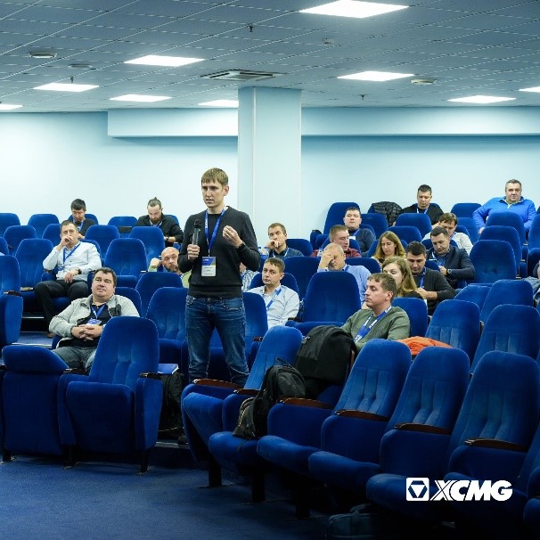 Официальное фото с конференции сервисных партнеров XCMG в России