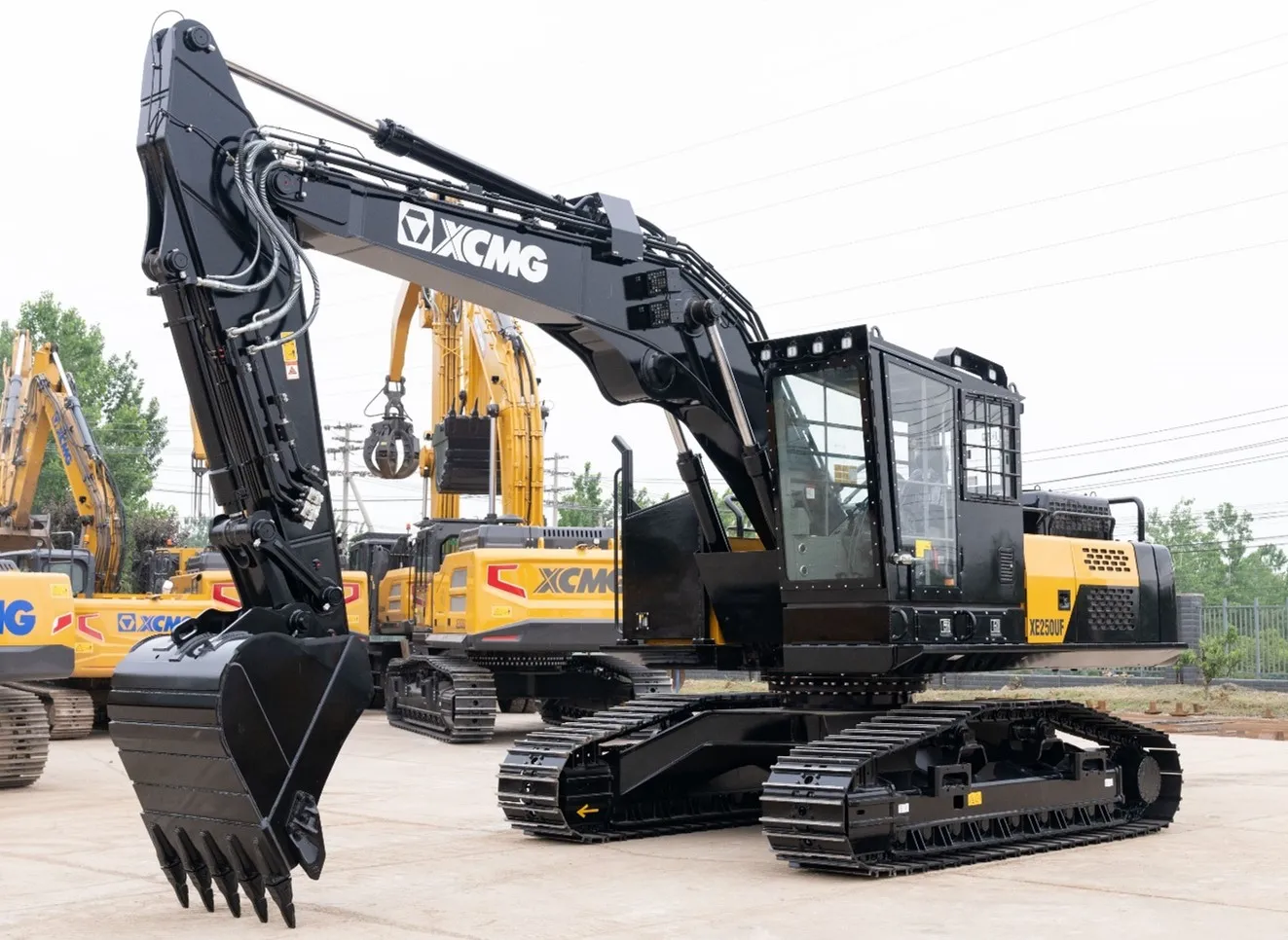 XCMG XE250UF - современный лесной экскаватор с усиленной конструкцией 4