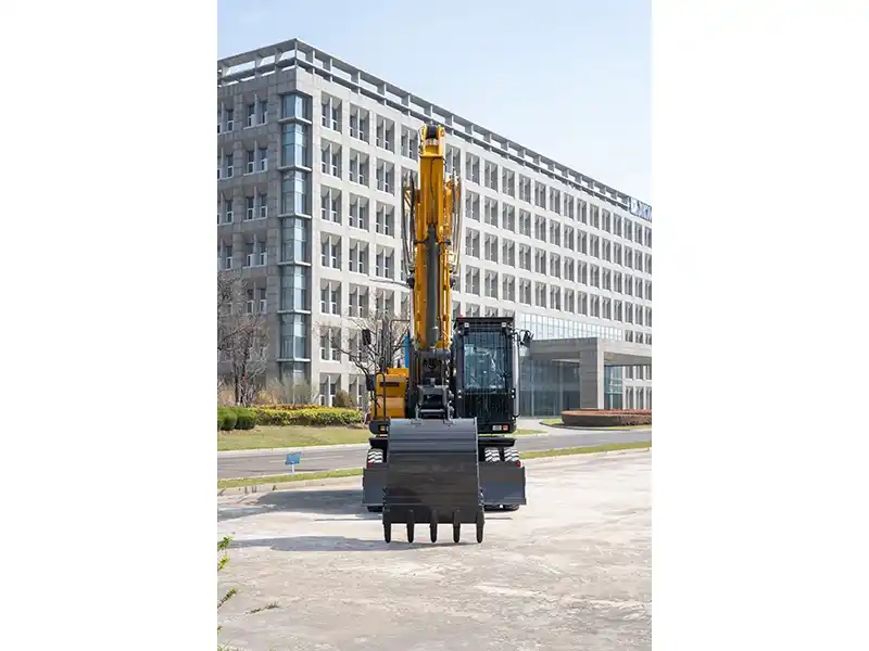 Колесный экскаватор XCMG XE210WG - оф. изображение от представителя в РФ 17