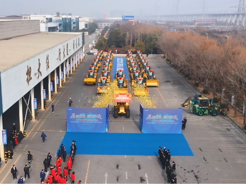 Более 100 тысяч погрузчиков XCMG отгрузили с завода в Сюйчжоу!