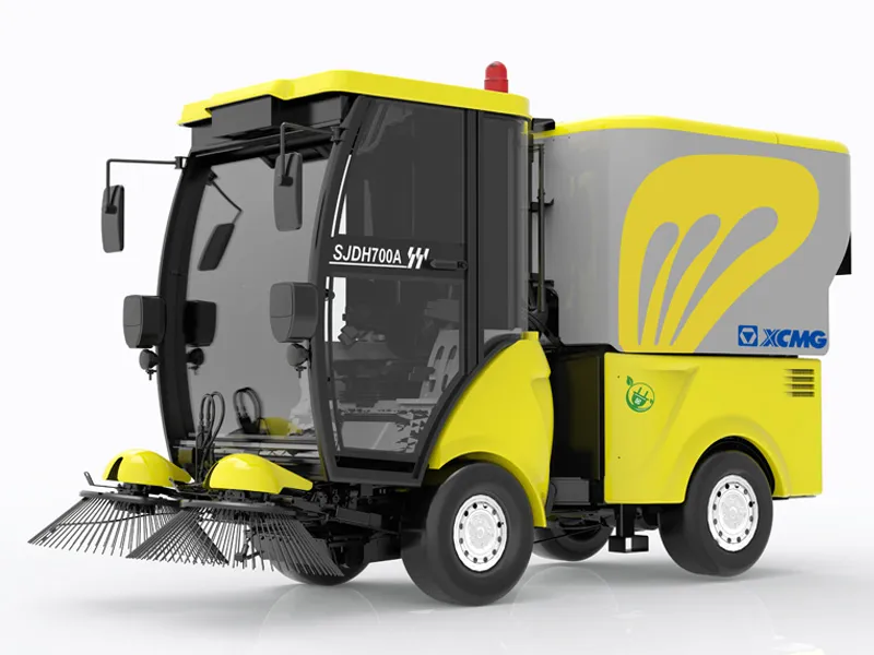 Большая подметальная машина с кабиной оператора XCMG SJDH700A на рабочем месте – китайская модель для эффективной очистки больших территорий 0