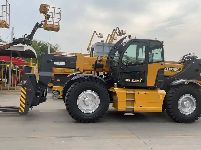 XCMG XT18010K — телескопический погрузчик нового поколения, вид сбоку 0