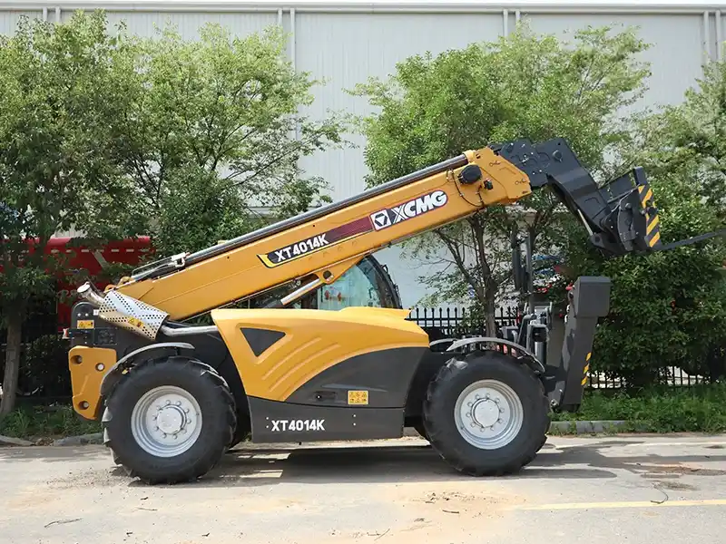 Телескопический погрузчик XT4014K на стройплощадке – грузоподъёмность 4 т 0